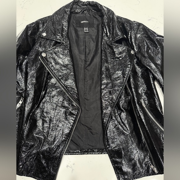 Forever 21+Women’s Black High Gloss Faux Leather Zipper Moto Jacket Size 14 NWOT - Picture 8 of 10